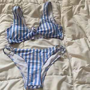 ☀️ 3/$15 sale blue stripped bikini size small